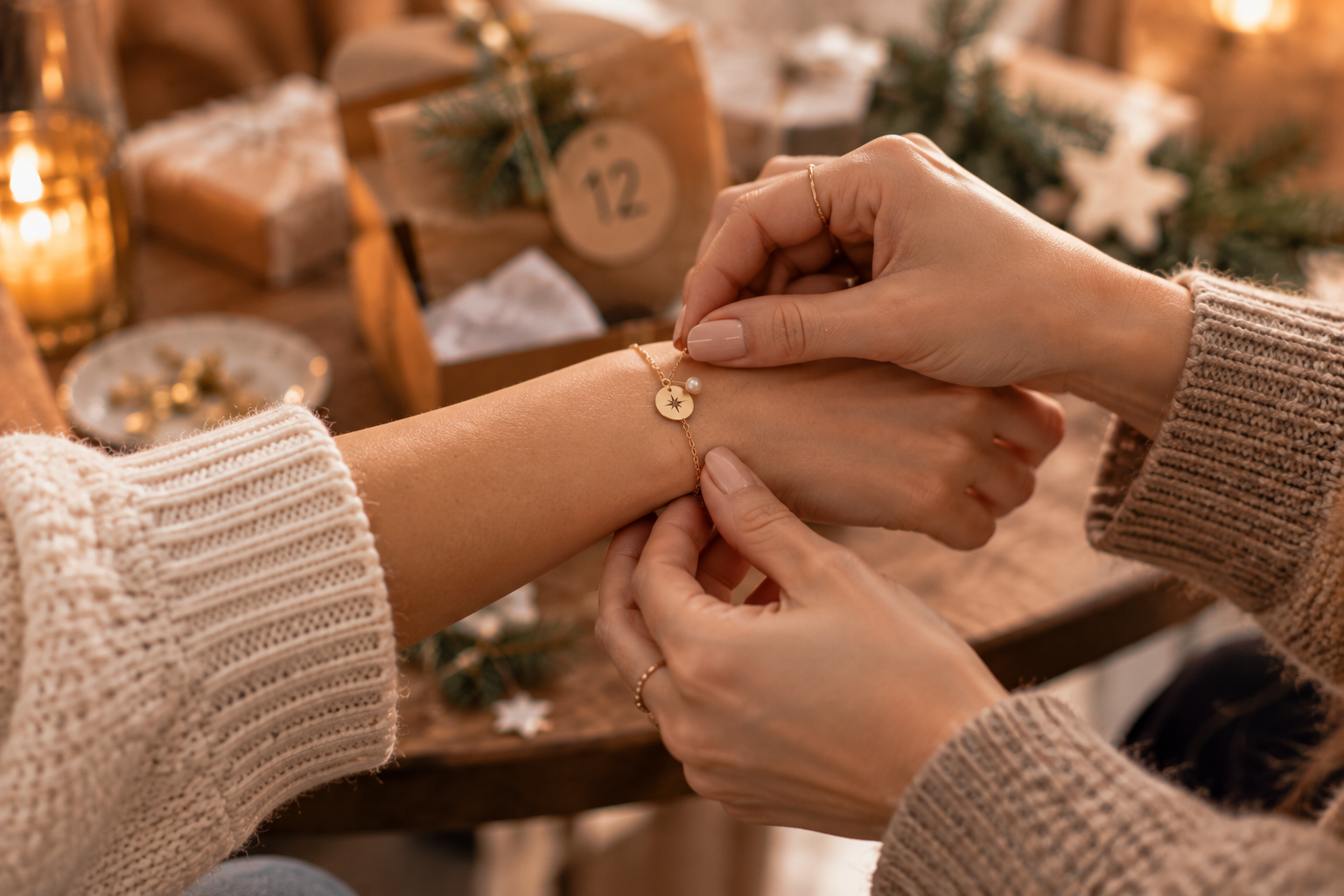 Kleines Schmuckstück als Adventskalender-Geschenk für die beste Freundin